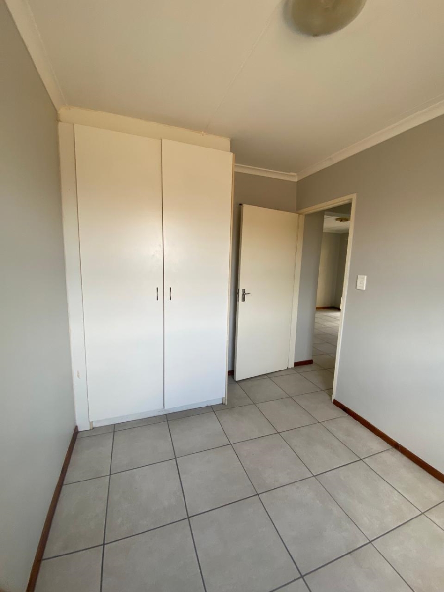 To Let 2 Bedroom Property for Rent in Guldenland Western Cape